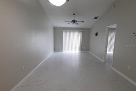 Villa ou maison à louer à Palm Harbor, Floride: 2 chambres, 92.9 m2 № 2402882 - photo 6