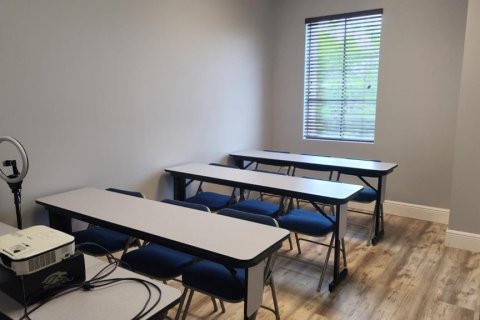 Propiedad comercial en alquiler en Orlando, Florida, 50.63 m2 № 1720939 - foto 7