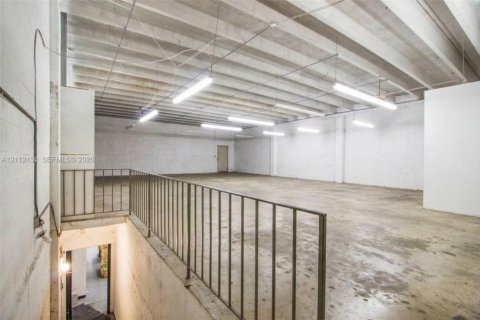 Commercial property in Miami, Florida № 2432933 - photo 2
