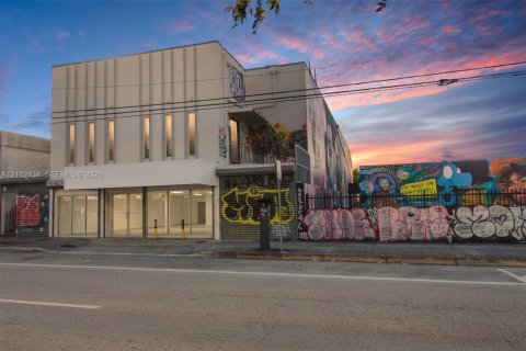 Commercial property in Miami, Florida № 2432933