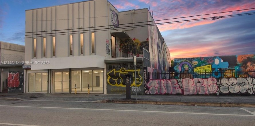 Commercial property in Miami, Florida № 2432933