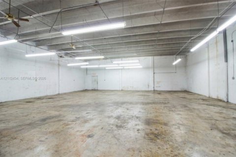 Commercial property in Miami, Florida № 2432933 - photo 5