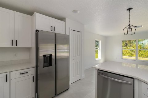 House in Palm Bay, Florida 4 bedrooms, 202.53 sq.m. № 1720891 - photo 13