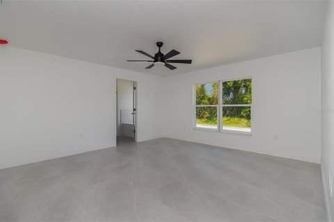 House in Palm Bay, Florida 4 bedrooms, 202.53 sq.m. № 1720891 - photo 18