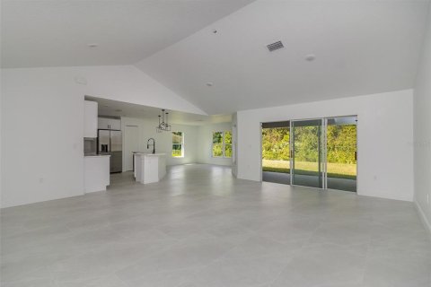 House in Palm Bay, Florida 4 bedrooms, 202.53 sq.m. № 1720891 - photo 8