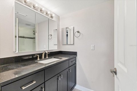 Condo in Sarasota, Florida, 2 bedrooms № 1907361 - photo 21