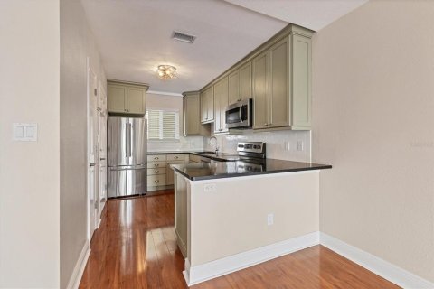 Condo in Sarasota, Florida, 2 bedrooms № 1907361 - photo 12