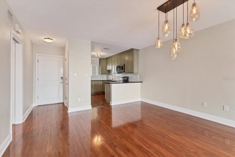 Condo in Sarasota, Florida, 2 bedrooms № 1907361 - photo 5