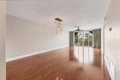 Condo in Sarasota, Florida, 2 bedrooms № 1907361 - photo 6