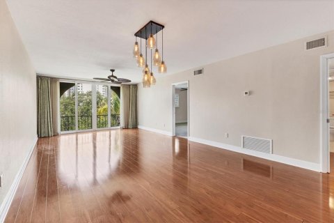 Condo in Sarasota, Florida, 2 bedrooms № 1907361 - photo 17