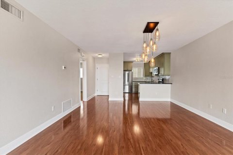 Condo in Sarasota, Florida, 2 bedrooms № 1907361 - photo 11