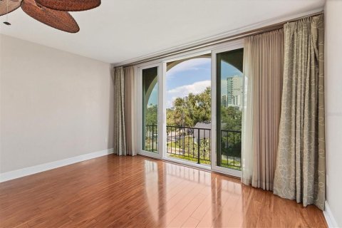 Condo in Sarasota, Florida, 2 bedrooms № 1907361 - photo 9