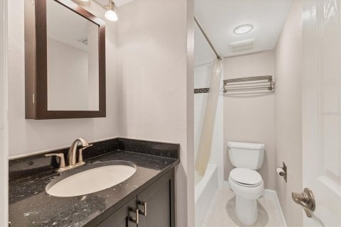 Condo in Sarasota, Florida, 2 bedrooms № 1907361 - photo 24