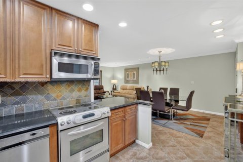 Condo in Wilton Manors, Florida, 2 bedrooms  № 1990502 - photo 19