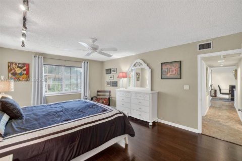 Condo in Wilton Manors, Florida, 2 bedrooms  № 1990502 - photo 26