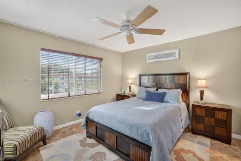 Condo in Wilton Manors, Florida, 2 bedrooms  № 1990502 - photo 30