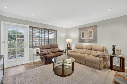 Condo in Wilton Manors, Florida, 2 bedrooms  № 1990502 - photo 14