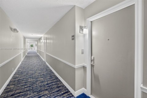 Condo in Wilton Manors, Florida, 2 bedrooms  № 1990502 - photo 12