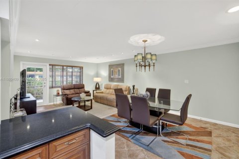 Condo in Wilton Manors, Florida, 2 bedrooms  № 1990502 - photo 21