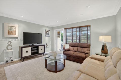 Condo in Wilton Manors, Florida, 2 bedrooms  № 1990502 - photo 3