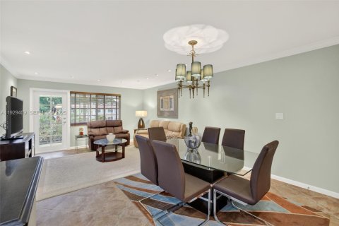 Condo in Wilton Manors, Florida, 2 bedrooms  № 1990502 - photo 13