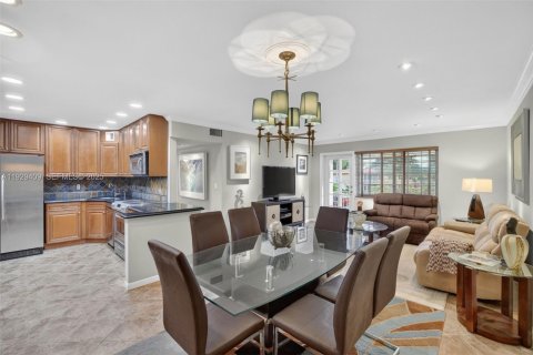 Condo in Wilton Manors, Florida, 2 bedrooms  № 1990502 - photo 1