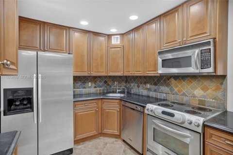 Condo in Wilton Manors, Florida, 2 bedrooms  № 1990502 - photo 17