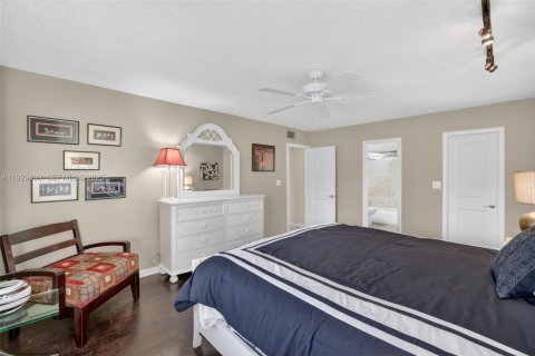 Condo in Wilton Manors, Florida, 2 bedrooms  № 1990502 - photo 27