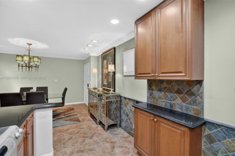 Condo in Wilton Manors, Florida, 2 bedrooms  № 1990502 - photo 20