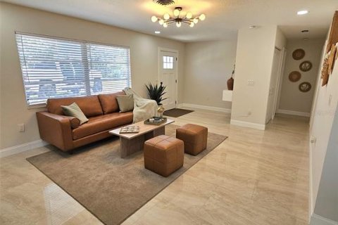 House in Englewood, Florida 3 bedrooms, 127 sq.m. № 2199228 - photo 9