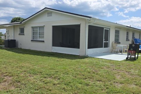 House in Englewood, Florida 3 bedrooms, 127 sq.m. № 2199228 - photo 5