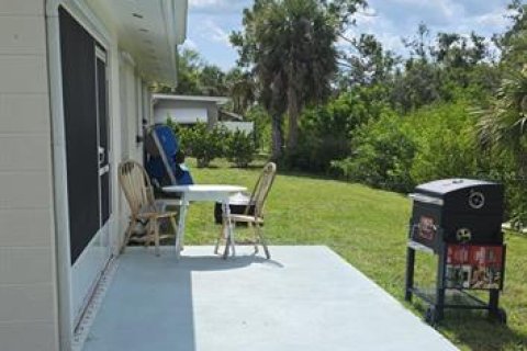 House in Englewood, Florida 3 bedrooms, 127 sq.m. № 2199228 - photo 6