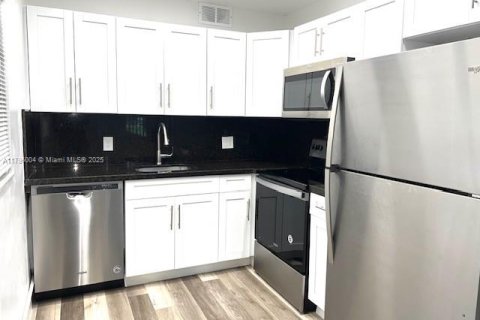 Condo in Pembroke Pines, Florida, 2 bedrooms  № 1861853 - photo 3