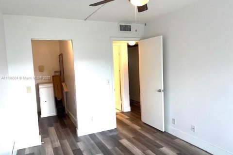 Condo in Pembroke Pines, Florida, 2 bedrooms  № 1861853 - photo 27