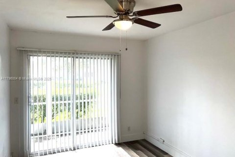 Condo in Pembroke Pines, Florida, 2 bedrooms  № 1861853 - photo 26