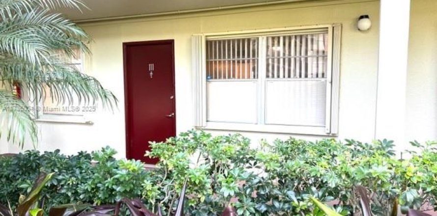 Condo in Pembroke Pines, Florida, 2 bedrooms № 1861853
