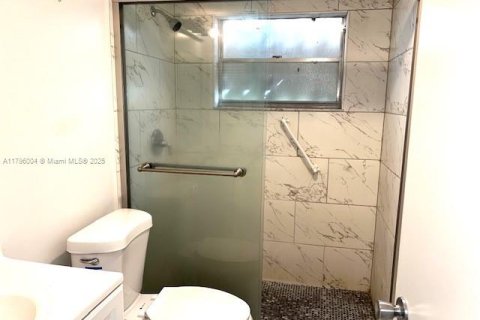 Condo in Pembroke Pines, Florida, 2 bedrooms  № 1861853 - photo 17