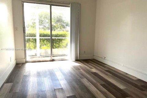 Condo in Pembroke Pines, Florida, 2 bedrooms  № 1861853 - photo 29