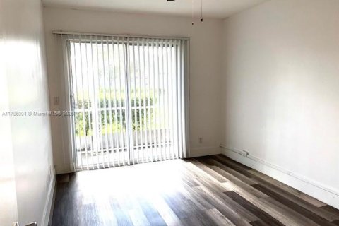 Condo in Pembroke Pines, Florida, 2 bedrooms  № 1861853 - photo 25