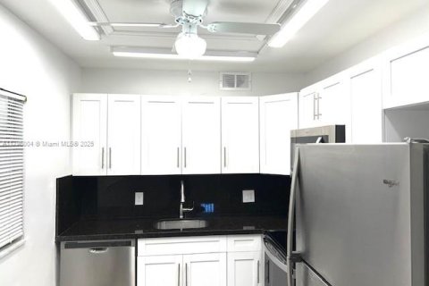 Condo in Pembroke Pines, Florida, 2 bedrooms  № 1861853 - photo 5