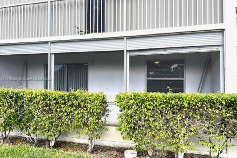 Condo in Pembroke Pines, Florida, 2 bedrooms  № 1861853 - photo 7
