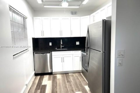 Condo in Pembroke Pines, Florida, 2 bedrooms  № 1861853 - photo 4