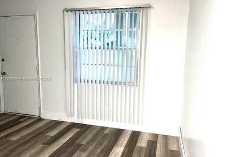 Condo in Pembroke Pines, Florida, 2 bedrooms  № 1861853 - photo 14