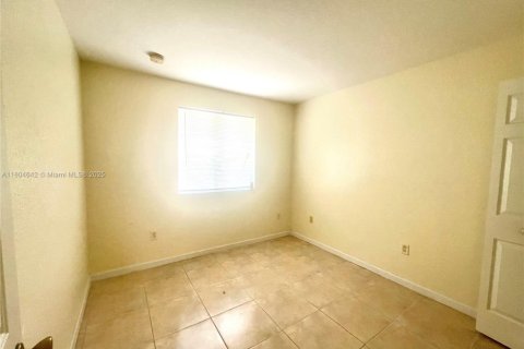 Touwnhouse à louer à Homestead, Floride: 3 chambres, 132.2 m2 № 1940873 - photo 12