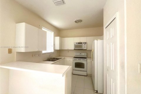 Touwnhouse à louer à Homestead, Floride: 3 chambres, 132.2 m2 № 1940873 - photo 3