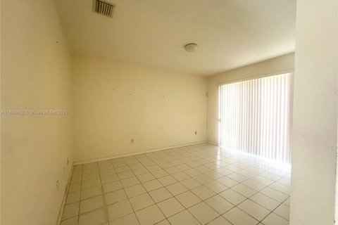 Touwnhouse à louer à Homestead, Floride: 3 chambres, 132.2 m2 № 1940873 - photo 8