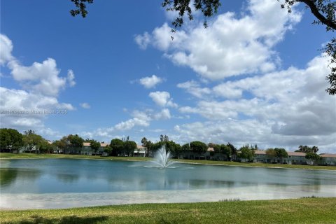 Touwnhouse à louer à Homestead, Floride: 3 chambres, 132.2 m2 № 1940873 - photo 4