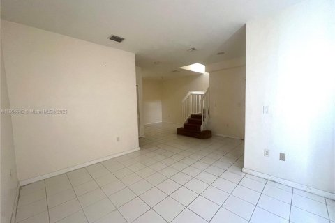 Touwnhouse à louer à Homestead, Floride: 3 chambres, 132.2 m2 № 1940873 - photo 5