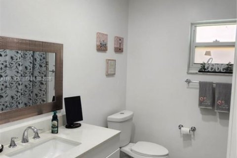 House in Cutler Bay, Florida 4 bedrooms, 131.27 sq.m. № 1990709 - photo 14