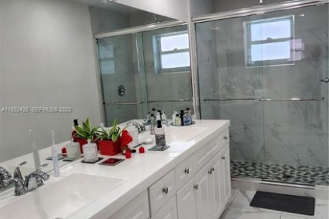House in Cutler Bay, Florida 4 bedrooms, 131.27 sq.m. № 1990709 - photo 19